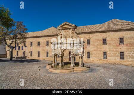 Antica fontana di Santa Maria a Baeza, Andalusia, Spagna. Baeza è patrimonio mondiale dell'UNESCO. Foto Stock