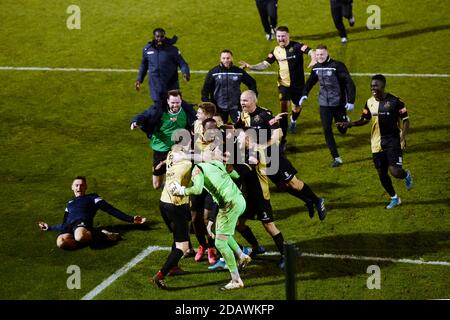 I giocatori marini festeggiano la vittoria del calcio di punizione - Colchester United v Marine, The Emirates fa Cup First round, JobServe Community Stadium, Colchester, UK - 7 novembre 2020 solo per uso editoriale - si applicano restrizioni DataCo Foto Stock