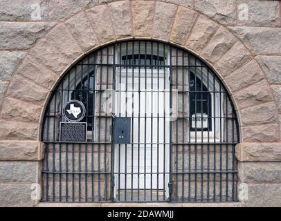 Liano,Texas - Nov.11,2020 Old Liano County Red Top Gaol costruito nel 1895. Foto Stock