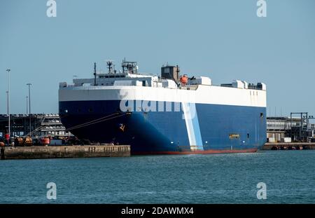 Southampton, Inghilterra, Regno Unito. 2020. Una nave da carico per veicoli ormeggiato nel porto di Southampton, Regno Unito Foto Stock