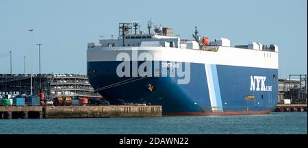 Southampton, Inghilterra, Regno Unito. 2020. Una nave da carico per veicoli ormeggiato nel porto di Southampton, Regno Unito Foto Stock