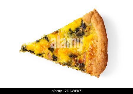 Fetta di pizza con spinaci e formaggio isolato su bianco, vista dall'alto Foto Stock