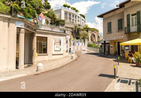 Orselina, Ticino, Svizzera - 15 giugno 2017: Orselina-Madonna del Sasso, ingresso alla stazione funicolare, sopra Locarno, Svizzera Foto Stock