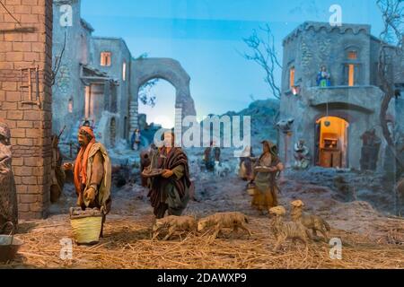 Napoli, Italia 2016 dicembre - l'arte della natività napoletana di S. Gregorio Armeno, S. Gregorio Armeno è una piccola strada nel centro storico di Napoli Foto Stock