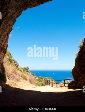 L'inizio del sentiero costiero della riserva naturale dello Zingaro in Sicilia, Italia Foto Stock