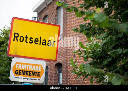 L'illustrazione mostra il nome del comune di Rotselaar su un cartello stradale, martedì 28 agosto 2018. BELGA FOTO JASPER JACOBS Foto Stock