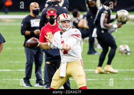 New Orleans, LOUISIANA, Stati Uniti. 15 novembre 2020. San Francisco 49ers Quarterback Nick Mullens si riscalda prima del suo gioco contro i New Orleans Saints a New Orleans, Louisiana USA il 15 novembre 2020. Credit: DaN Anderson/ZUMA Wire/Alamy Live News Foto Stock