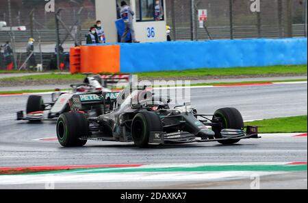 15 novembre 2020, Istanbul Park Circuit, Istanbul, Formula 1 DHL Turkish Grand Prix 2020, nella foto Lewis Hamilton (GB 44), Mercedes-AMG Petronas F1 Team, Romain Grosjean (fra 8), Haas F1 Team | utilizzo in tutto il mondo Foto Stock