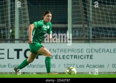 Chene Bourg, Schweiz. 14 novembre 2020. 14 novembre 2020, Chene-Bourg, Stade de Marignac, AXA Super League femminile: Servette FCCF - FC San Gallo-STAAD, 23 Serena li Puma (St Gallen-STAAD) in azione, sulla palla, azione individuale Credit: SPP Sport Press Photo. /Alamy Live News Foto Stock