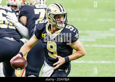 New Orleans, LOUISIANA, Stati Uniti. 15 novembre 2020. New Orleans Saints quarterback Drew Brees guarda a passare contro i San Francisco 49ers a New Orleans, Louisiana USA il 15 novembre 2020. Credit: DaN Anderson/ZUMA Wire/Alamy Live News Foto Stock