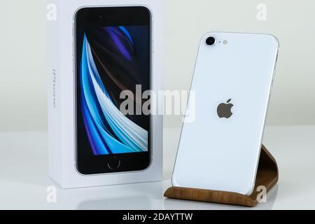IPhone se 2 (2a generazione) di colore bianco. Foto Stock