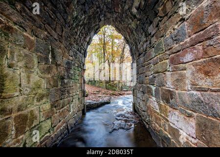 Poinsett Bridge Over Little Gap Creek - Poinsett Bridge Heritage Preserve - Travelers Rest, near Greenville, South Carolina, USA [completato nel 1820, s Foto Stock