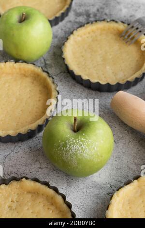 Pasta frolla per torte di mele, concetto di cucina Foto Stock