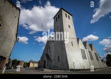 L'illustrazione raffigura la chiesa dell'Eglise Saint Amand a Momignies, lunedì 31 agosto 2020. BELGA FOTO VIRGINIE LEFOUR Foto Stock