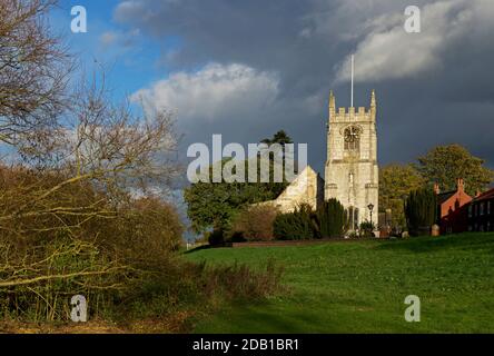 Chiesa di tutti i Santi nel villaggio di Cawood, North Yorkshire, Inghilterra, Regno Unito Foto Stock