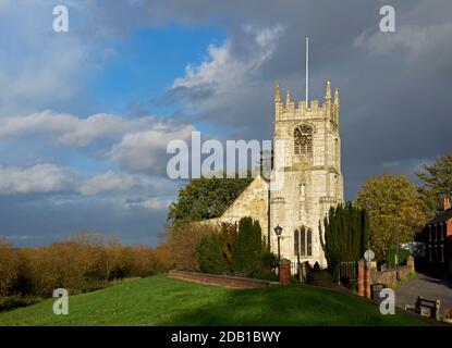 Chiesa di tutti i Santi nel villaggio di Cawood, North Yorkshire, Inghilterra, Regno Unito Foto Stock