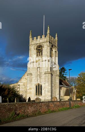 Chiesa di tutti i Santi nel villaggio di Cawood, North Yorkshire, Inghilterra, Regno Unito Foto Stock