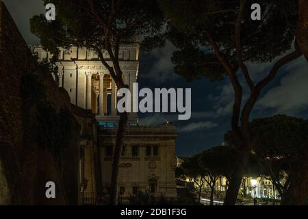 L'altare della Patria in vista notturna dalla Scala dell'Arce Capitolina. Roma, Lazio, Italia, Europa Foto Stock
