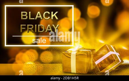 Super sale Black Friday. Scaffale e podio con realistiche scatole da regalo nere con archi in oro. Scritta dorata su sfondo scuro con luce brillante Foto Stock