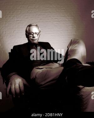 Ritratto del designer industriale tedesco Dieter Rams a Londra circa 1987 Foto Stock