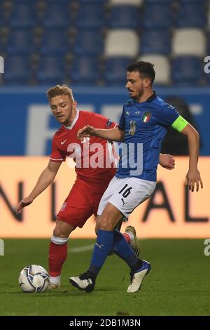 Alessandro Florenzi (Italia) Kamil Jozwiak (Polonia) Durante la partita UEFA 'Nations League 2020-2021' tra Italia 2-0 Polonia allo stadio Mapei il 15 novembre 2020 a Reggio Emilia. (Foto di Maurizio Borsari/AFLO) Foto Stock