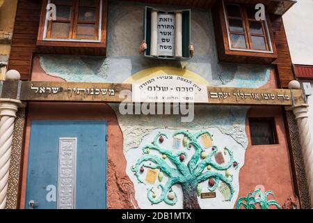 TEL AVIV, ISRAELE - 7 MARZO 2019: Antica sinagoga della comunità ebraica yemenita in via neve Zedek "la Sinagoga dei giovani dell'Oriente - Sukkah per la pace" Foto Stock