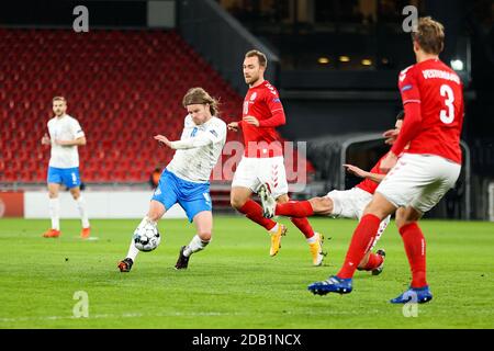 Copenaghen, Danimarca. 15 novembre 2020. Birkir Bjarnason (8) dell'Islanda visto durante la partita della Lega delle Nazioni tra la Danimarca e l'Islanda il giorno 5 della partita del gruppo B a Parken, Copenaghen. (Photo Credit: Gonzales Photo/Alamy Live News Foto Stock