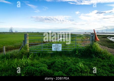 La Swale in Kent che conduce al fiume Medway e. Stangate Creek Foto Stock