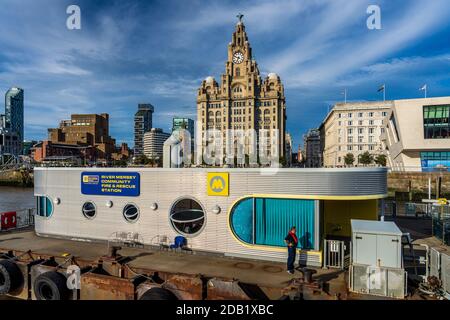 Stazione dei vigili del fuoco e di soccorso del fiume Mersey Pier Head Liverpool - stazione dei vigili del fuoco e del soccorso di Liverpool. Unità di salvataggio marina di Liverpool. Foto Stock