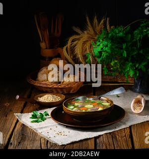 Krupnik una deliziosa zuppa di orzo polacca Foto Stock