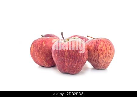 Apple rosso isolato su sfondo bianco. Foto Stock