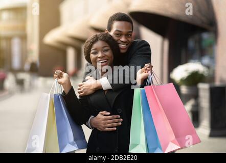 Sconti stagionali, sconti enormi e le migliori offerte dal negozio a Natale e Capodanno Foto Stock