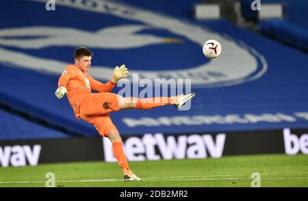 Nick Pope il portiere di Burnley durante la partita della Premier League tra Brighton e Hove Albion e Burnley all'American Express Stadium , Brighton , Regno Unito - 6 novembre 2020 - solo per uso editoriale. Nessuna merchandising. Per le immagini di calcio si applicano restrizioni fa e Premier League inc. Nessun utilizzo di Internet/mobile senza licenza FAPL - per i dettagli contattare Football Dataco Foto Stock