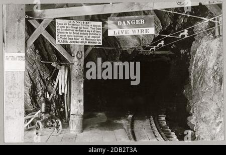 Domenica. Ragazzi che lavoravano a Bibb Mill n. 1, Macon, Ga. più alto ragazzo sulla destra (con tappo) Grady Oxford, sono stati in mulino lavoro 5 anni. Poi, Claudie Bonner. Poi, Willie Dix. Il prossimo Hermie Allen è stato nel lavoro di mulino 5 anni. Bobbie Dix è stato nel lavoro di mulino 4 anni. Il prossimo Alton Wright, è stato nel lavoro di mulino 1 anno. Avanti David Bonner. (Ragazzo più corto dell'estremità sinistra.) Albert Bowman quasi 4 anni nel miglio testimone Sara R. Hine. Location: Italy.. Foto Stock