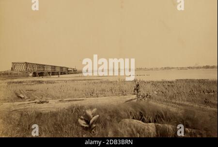 Long Bridge e Washington, dalla riva del Maryland [cioè, Virginia], giugno 1863. Foto Stock