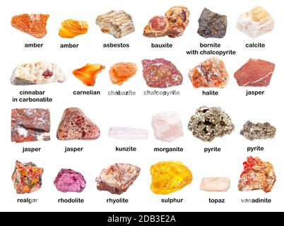 set di varie pietre rosse e arancioni non lucidate con nomi (jasper, realgar, cinabar, pirite, chabazite, morganite, cornelian, ambra, rodolite, pirop Foto Stock