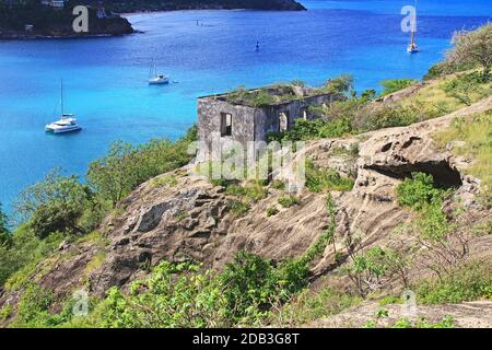 Vista di Deep Bay dal vecchio Fort Barrington a St. JohnÂ€™s Antigua Foto Stock