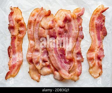 primo piano di rashers fritti di pancetta Foto Stock