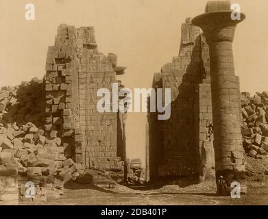 Sezione di pilone bassorilievo del Ramesseum, il tempio mortuario di Ramses II. Foto Stock