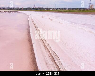 Saline bianche del Limano Rosso Kuyalnik in Ucraina, Odessa in estate Foto Stock