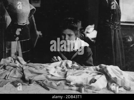 Helen Anderson, 16 anni. Lavora per Madame Robinson 'Downs', Copley Square, Pierce Building. Località: Boston, Massachusetts . Foto Stock