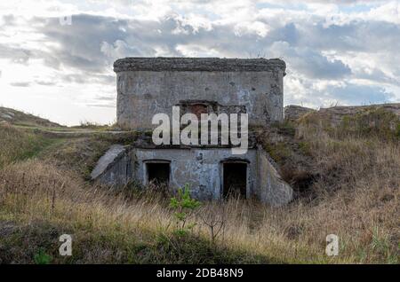 Abbandonato resti di fortificazioni a nord di URSS Foto Stock