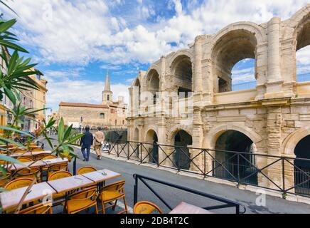 Arles, Provenza-Alpi-Côte Azzurra, Francia. Anfiteatro Romano. Arles è un sito patrimonio dell'umanità dell'UNESCO. Foto Stock