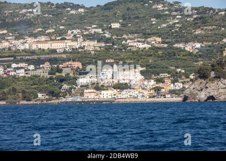 Una vista della costiera amalfitana tra Sorrento e Positano. Campania. Italia Foto Stock