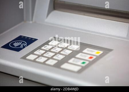 Tastiera ATM, vista ravvicinata. Cash money, concetto di sistema bancario, Foto Stock