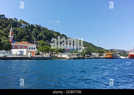 ISTANBUL, Turchia - 26 luglio 2019: Panorama dal Bosforo alla città di Istanbul, Turchia Foto Stock