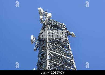 Vista dall'alto antenna GSM torre . Foto Stock