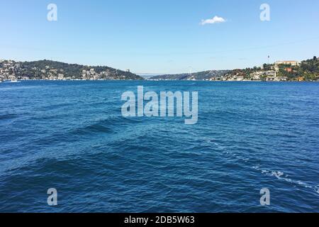 ISTANBUL, Turchia - 26 luglio 2019: Panorama dal Bosforo alla città di Istanbul, Turchia Foto Stock