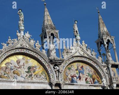 Venezia - La Basilica di San Marco. Mosaico dalla facciata superiore Foto Stock