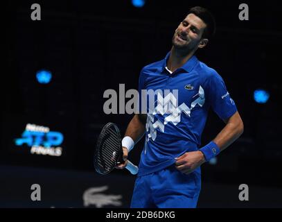 Londra, Regno Unito. 16 Nov 2020. Londra 02 Arena Nitto ATP Finals Day 2 Tokyo 1970 Group Round Robin Match Novak Djokovic (SRB) batte Diego Schwartzman (ARG) Credit: Roger Parker/Alamy Live News Foto Stock